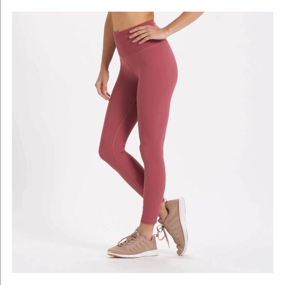 COPY - Vuori Rib Studio Legging in desert rose